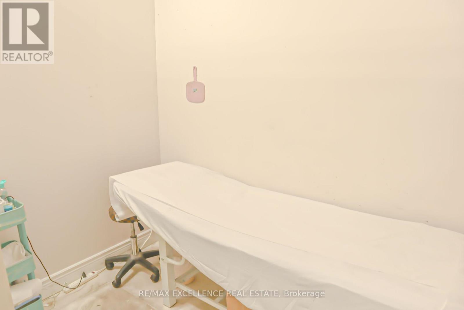 12 - 200 County Court Boulevard, Brampton, Ontario  L6W 4K7 - Photo 8 - W12892178