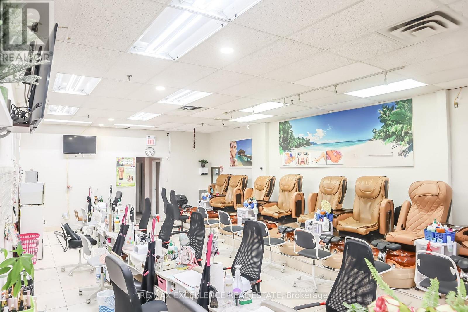 12 - 200 County Court Boulevard, Brampton, Ontario  L6W 4K7 - Photo 4 - W12892178