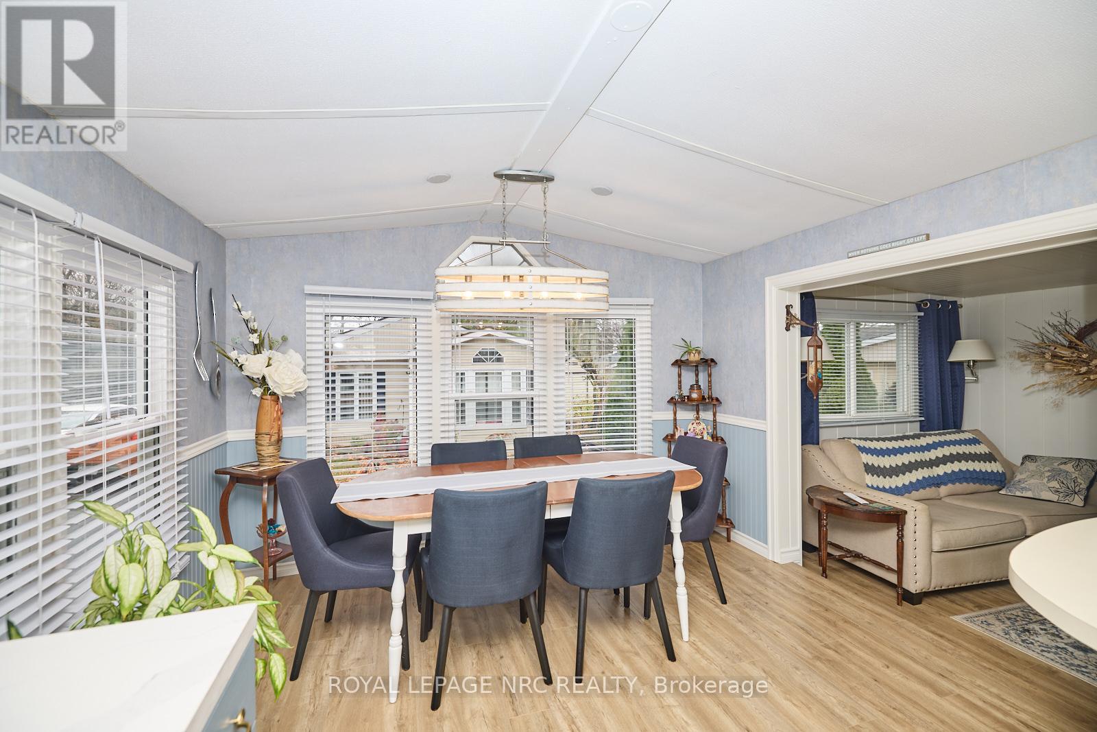 423 - 23 Four Mile Creek Road, Niagara-On-The-Lake (St. Davids), Ontario  L0S 1J1 - Photo 4 - X12445957