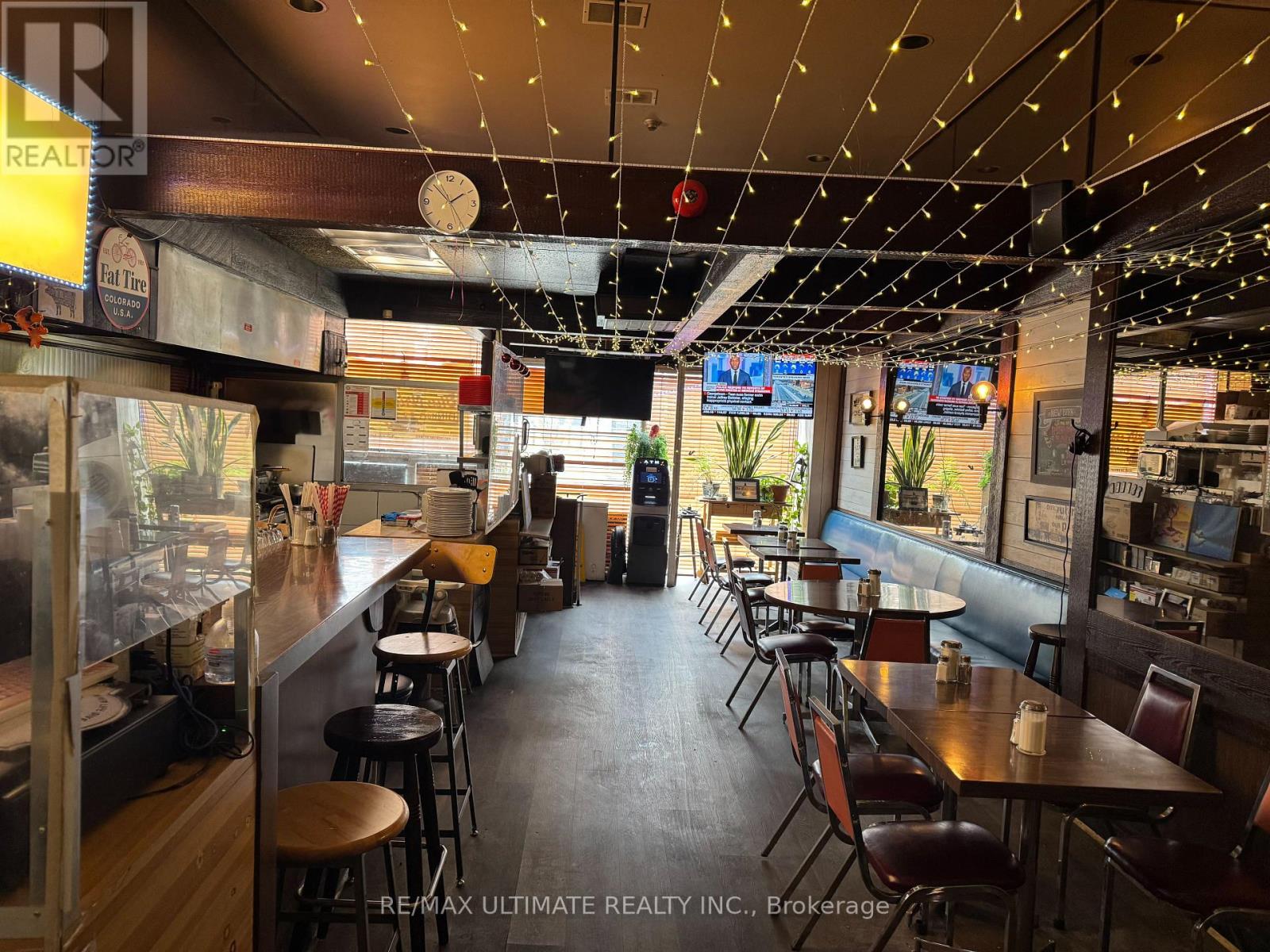 160 Springhurst Avenue, Toronto (South Parkdale), Ontario  M6K 1C2 - Photo 4 - W12892716