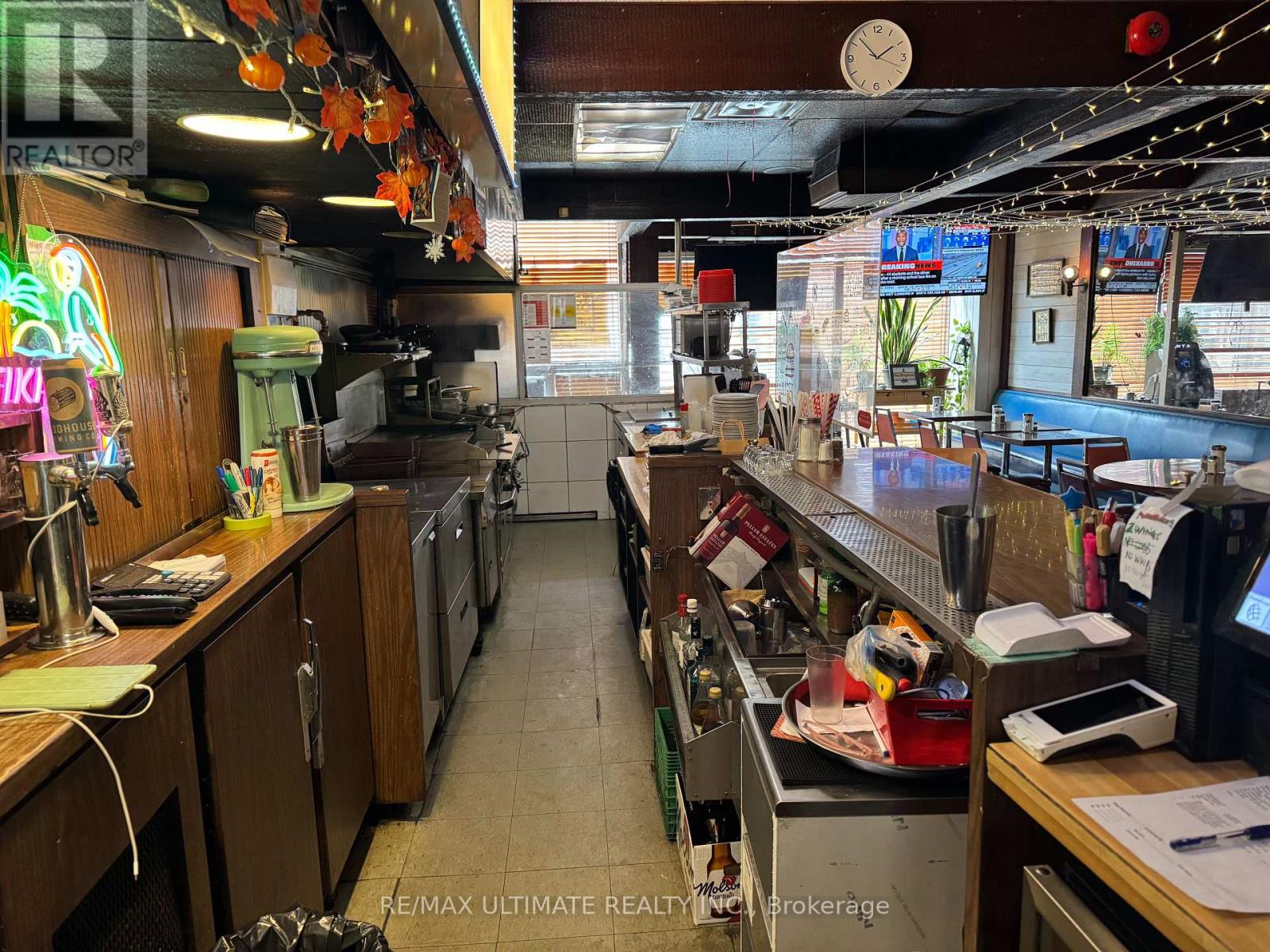 160 Springhurst Avenue, Toronto (South Parkdale), Ontario  M6K 1C2 - Photo 5 - W12892716