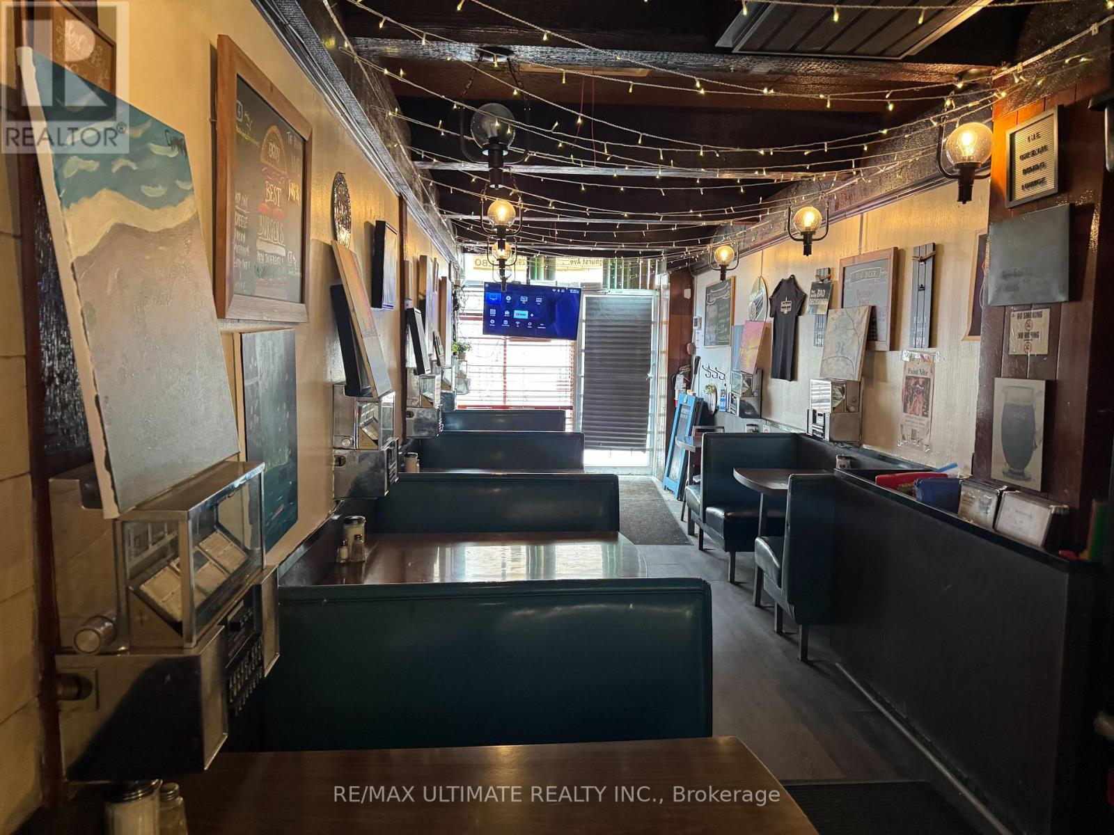 160 Springhurst Avenue, Toronto (South Parkdale), Ontario  M6K 1C2 - Photo 8 - W12892716