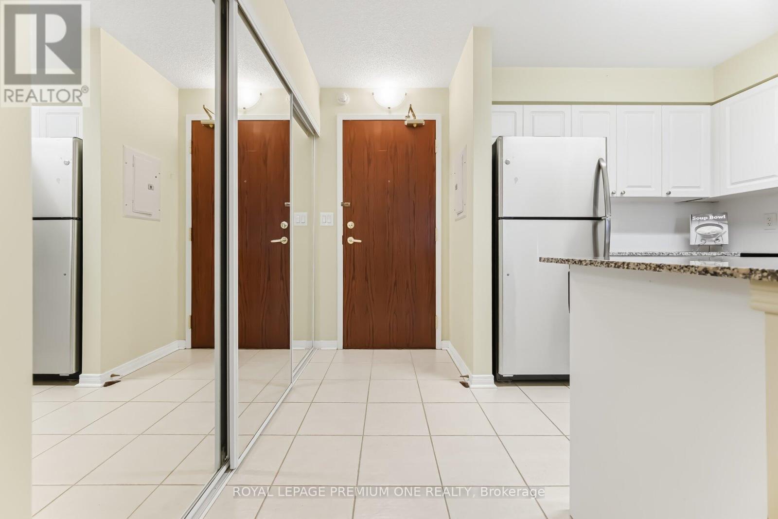 108 - 55 Via Rosedale, Brampton, Ontario  L6R 0V1 - Photo 3 - W12892734