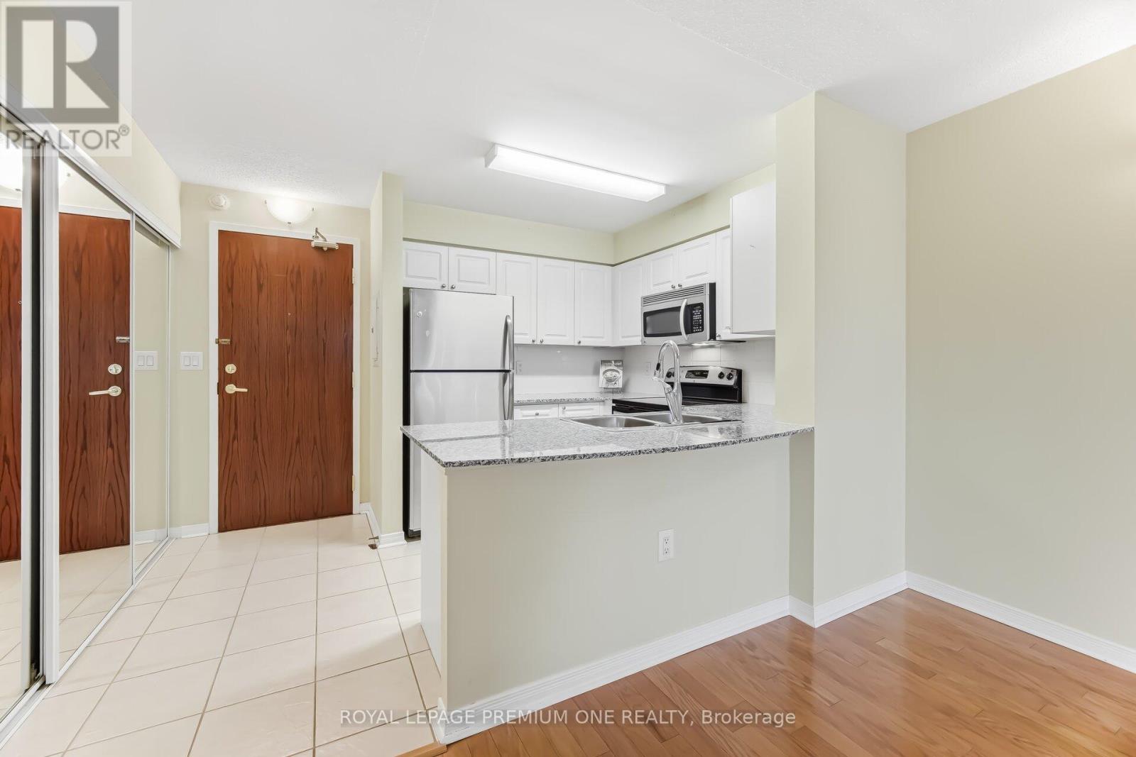 108 - 55 Via Rosedale, Brampton, Ontario  L6R 0V1 - Photo 4 - W12892734