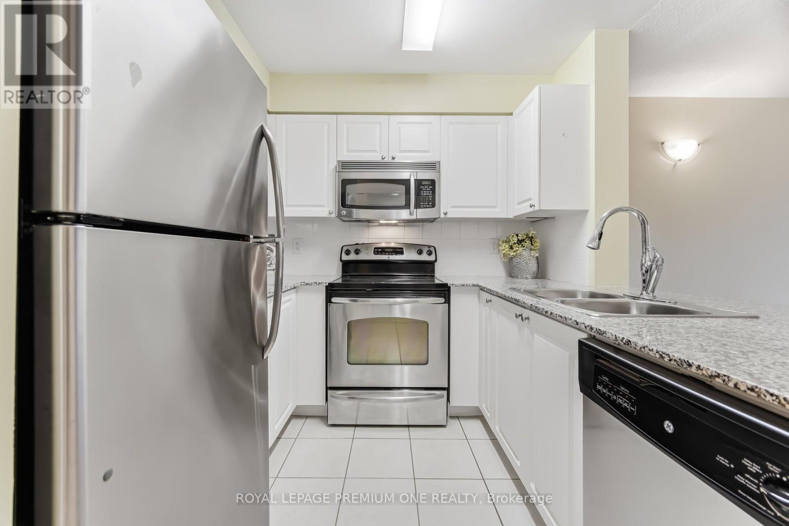 108 - 55 Via Rosedale, Brampton, Ontario  L6R 0V1 - Photo 5 - W12892734