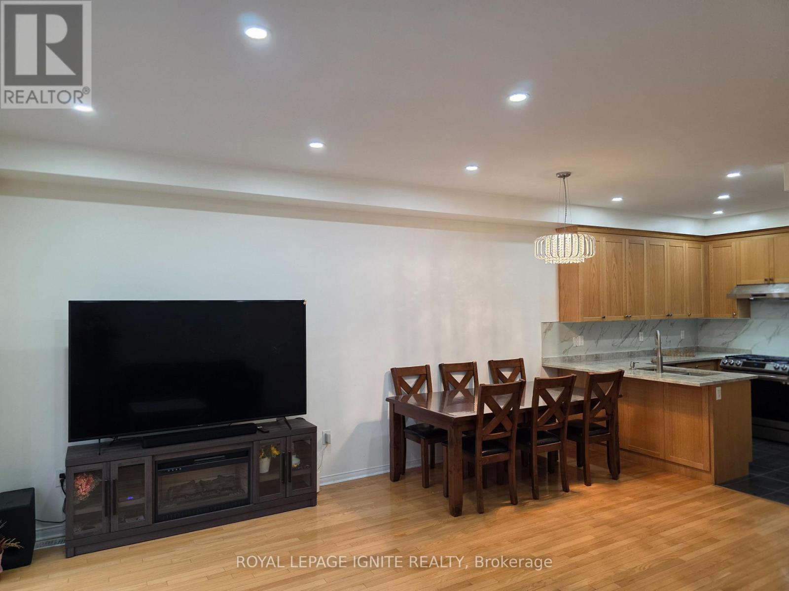 5183 Angel Stone Drive, Mississauga, Ontario  L5M 0L5 - Photo 8 - W12892736