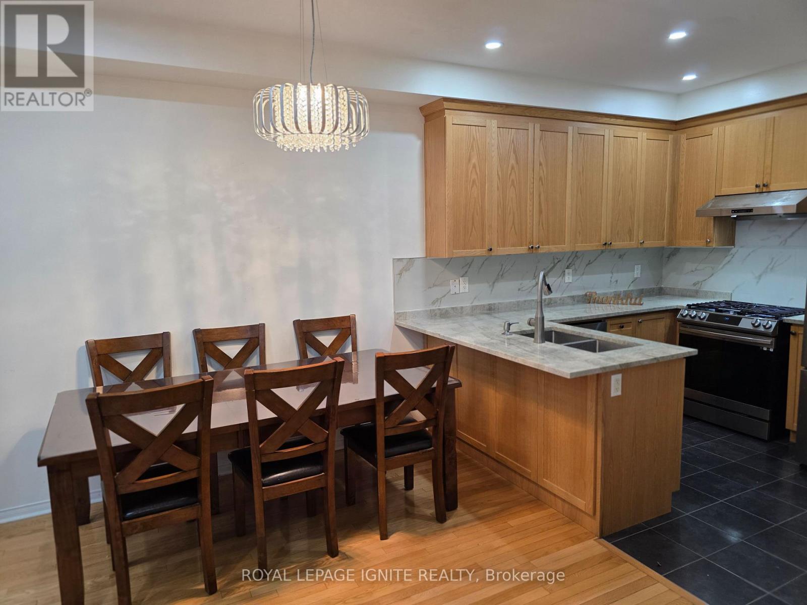 5183 Angel Stone Drive, Mississauga, Ontario  L5M 0L5 - Photo 9 - W12892736