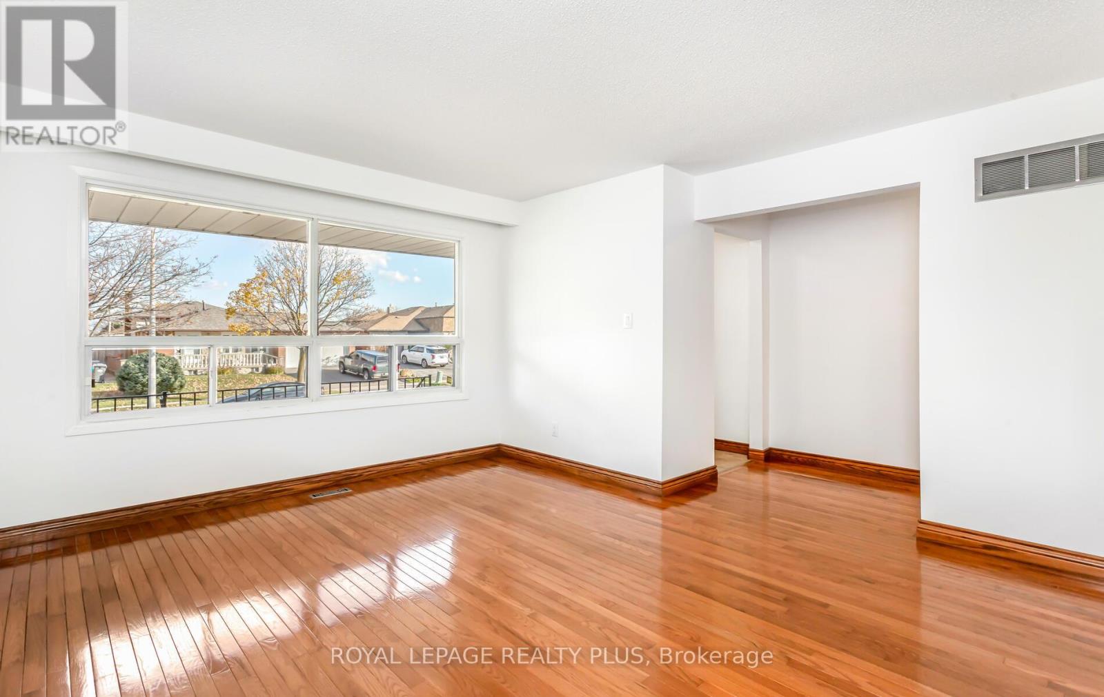 Upper - 2844 Kingsberry Crescent, Mississauga, Ontario  L5B 2K9 - Photo 14 - W12892754