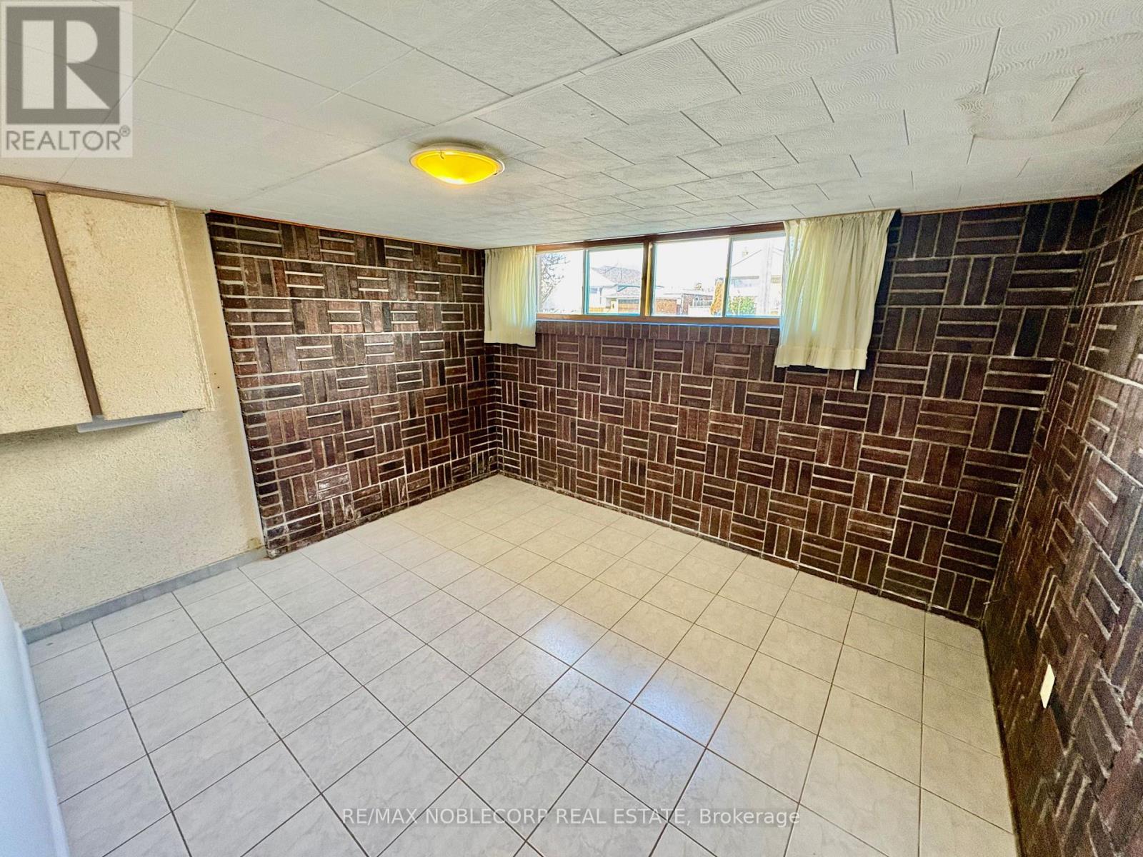 97 Travistock Road, Toronto, Ontario  M3M 2P1 - Photo 11 - W12892874