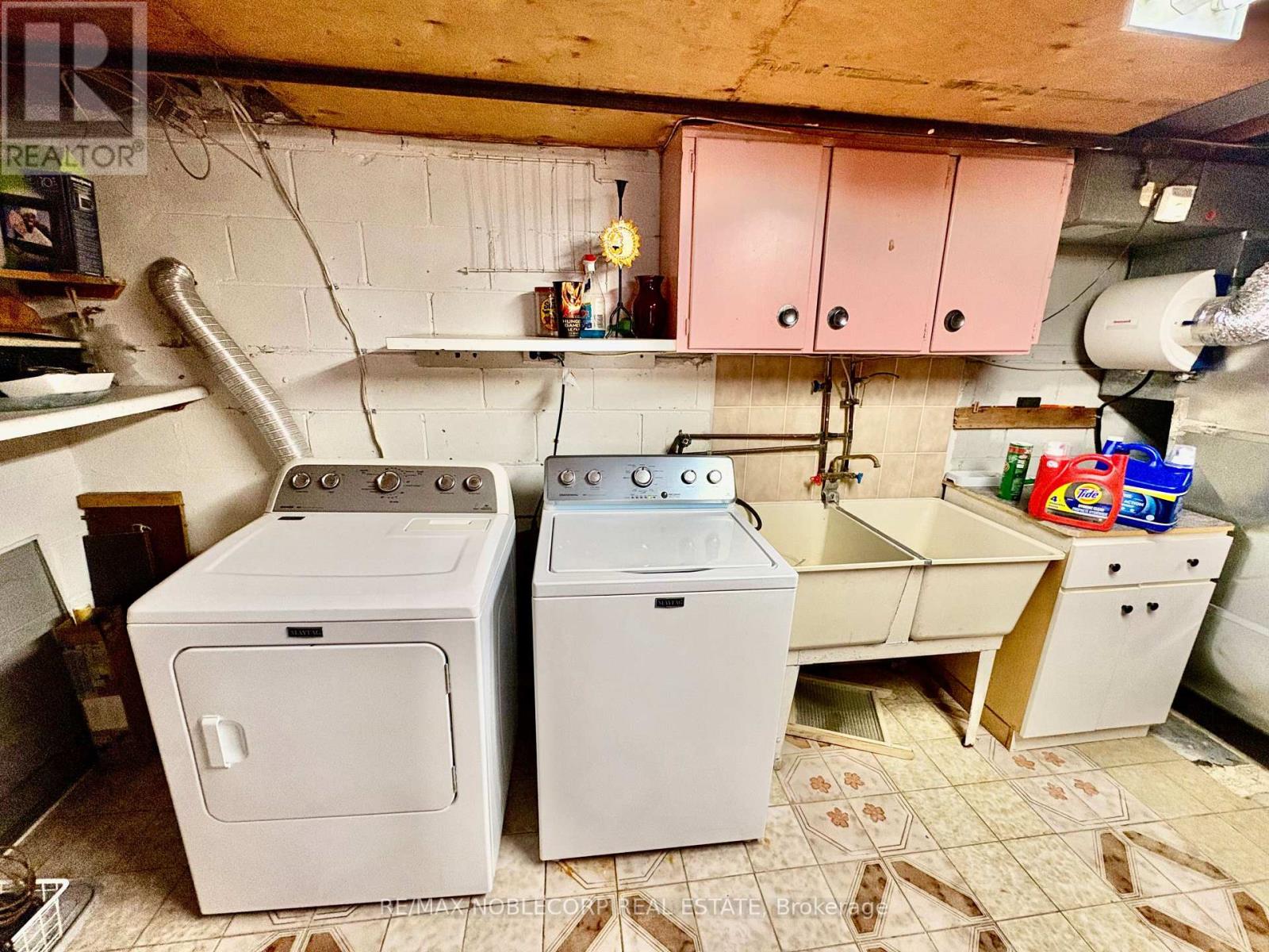 97 Travistock Road, Toronto, Ontario  M3M 2P1 - Photo 12 - W12892874