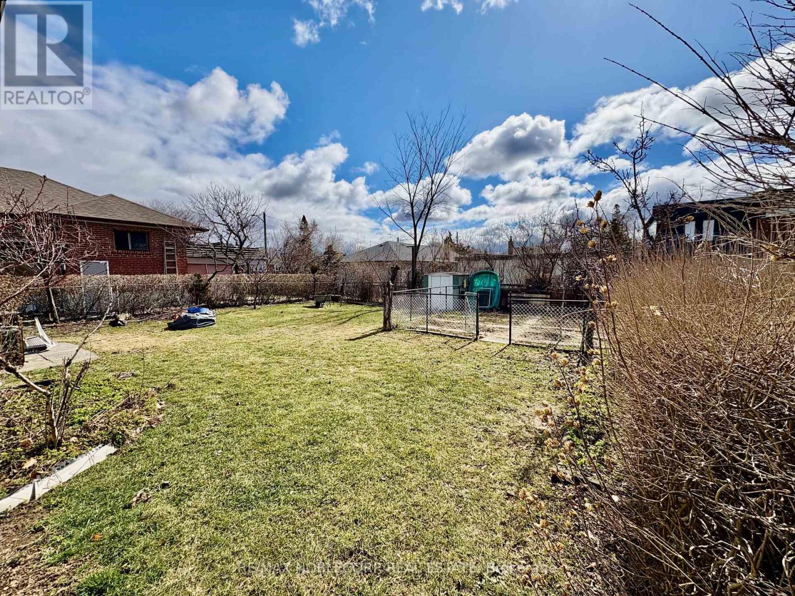 97 Travistock Road, Toronto, Ontario  M3M 2P1 - Photo 14 - W12892874