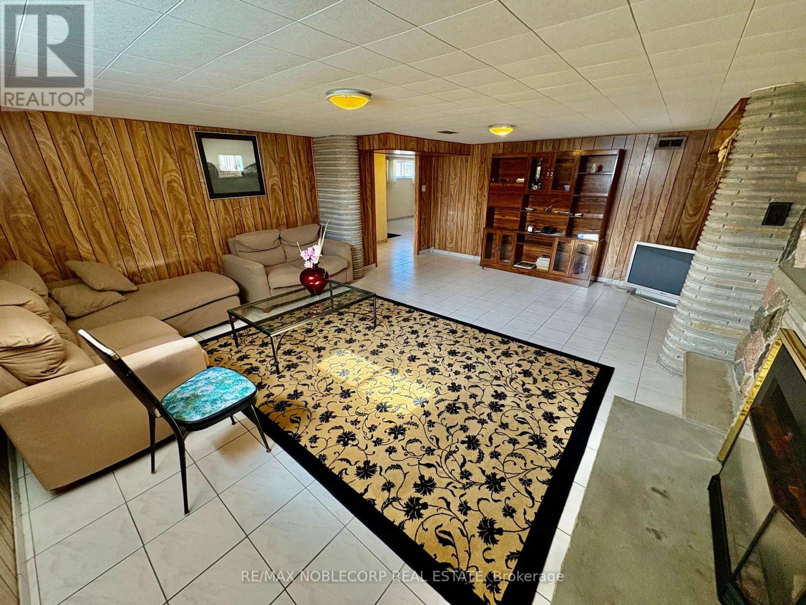 97 Travistock Road, Toronto, Ontario  M3M 2P1 - Photo 7 - W12892874