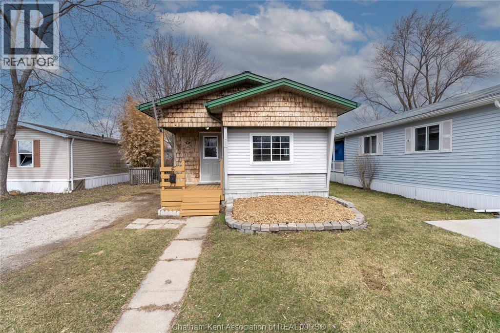 MLS# 26005600: 6 Maple DRIVE, McGregor, Canada