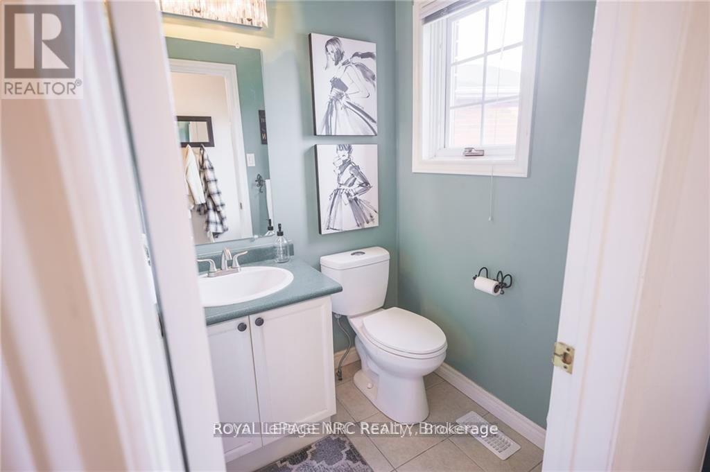 11 Tomahawk Drive, Grimsby (Grimsby East), Ontario  L3M 5G4 - Photo 10 - X12892880