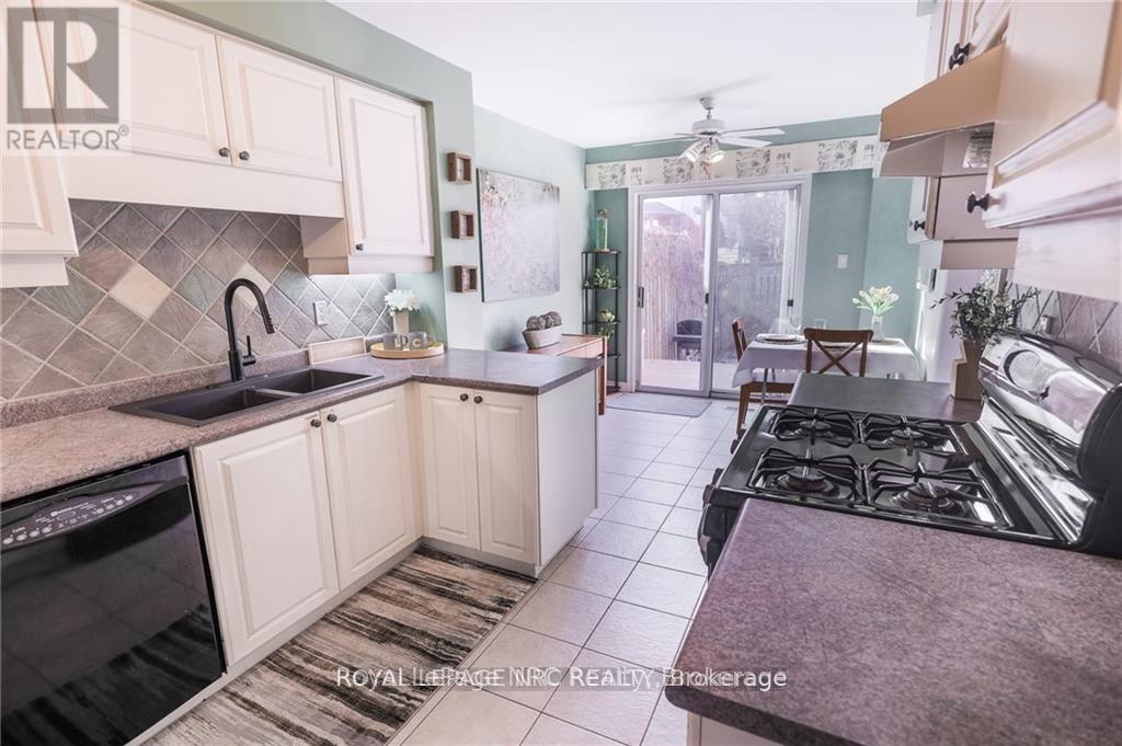 11 Tomahawk Drive, Grimsby (Grimsby East), Ontario  L3M 5G4 - Photo 12 - X12892880