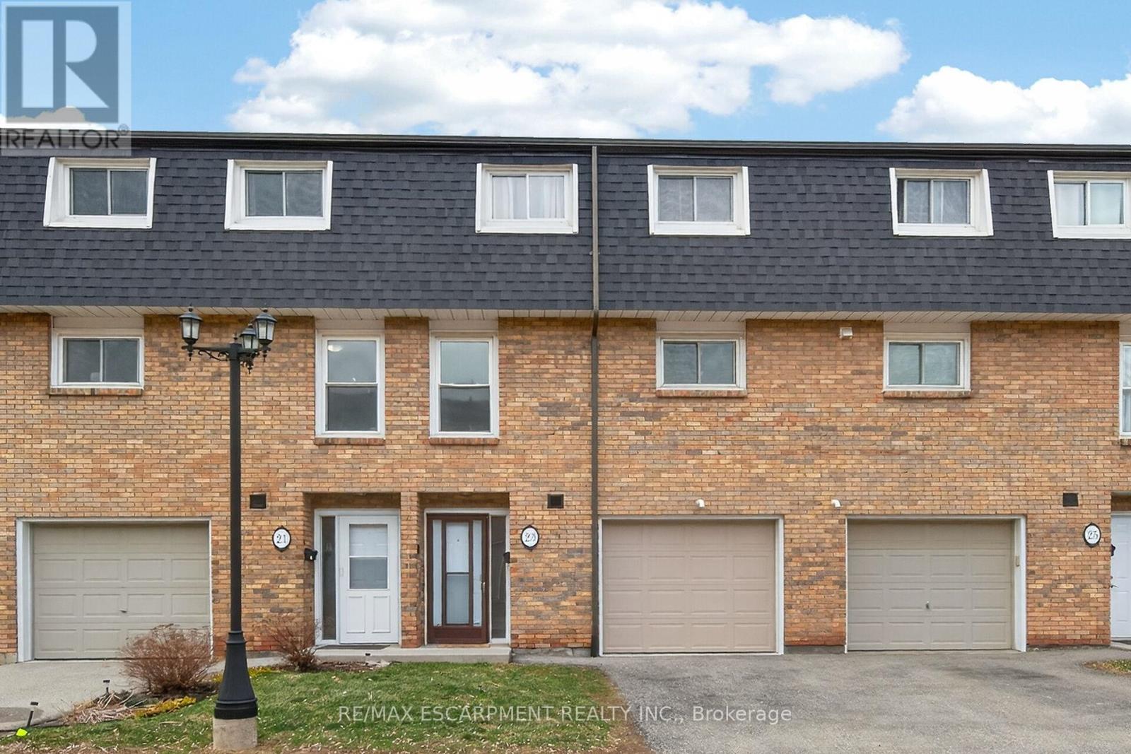 23 Rosedale Court, Hamilton (Stoney Creek), Ontario  L8B 4G1 - Photo 2 - X12892916