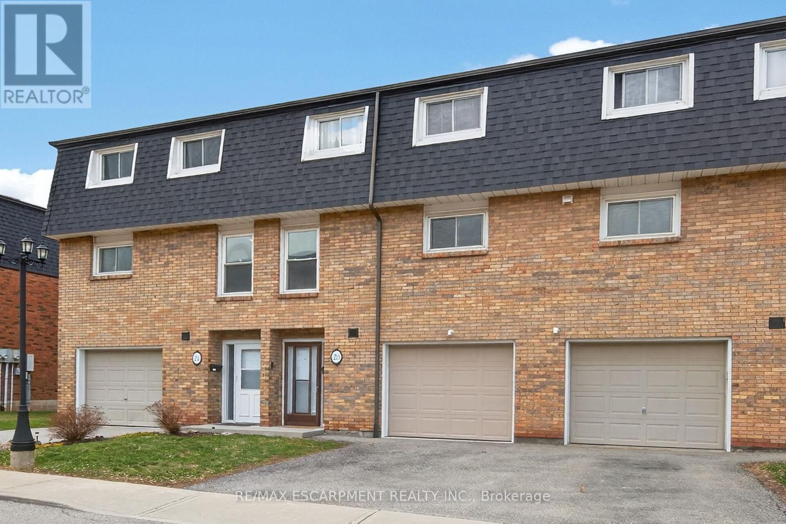 23 Rosedale Court, Hamilton (Stoney Creek), Ontario  L8B 4G1 - Photo 3 - X12892916
