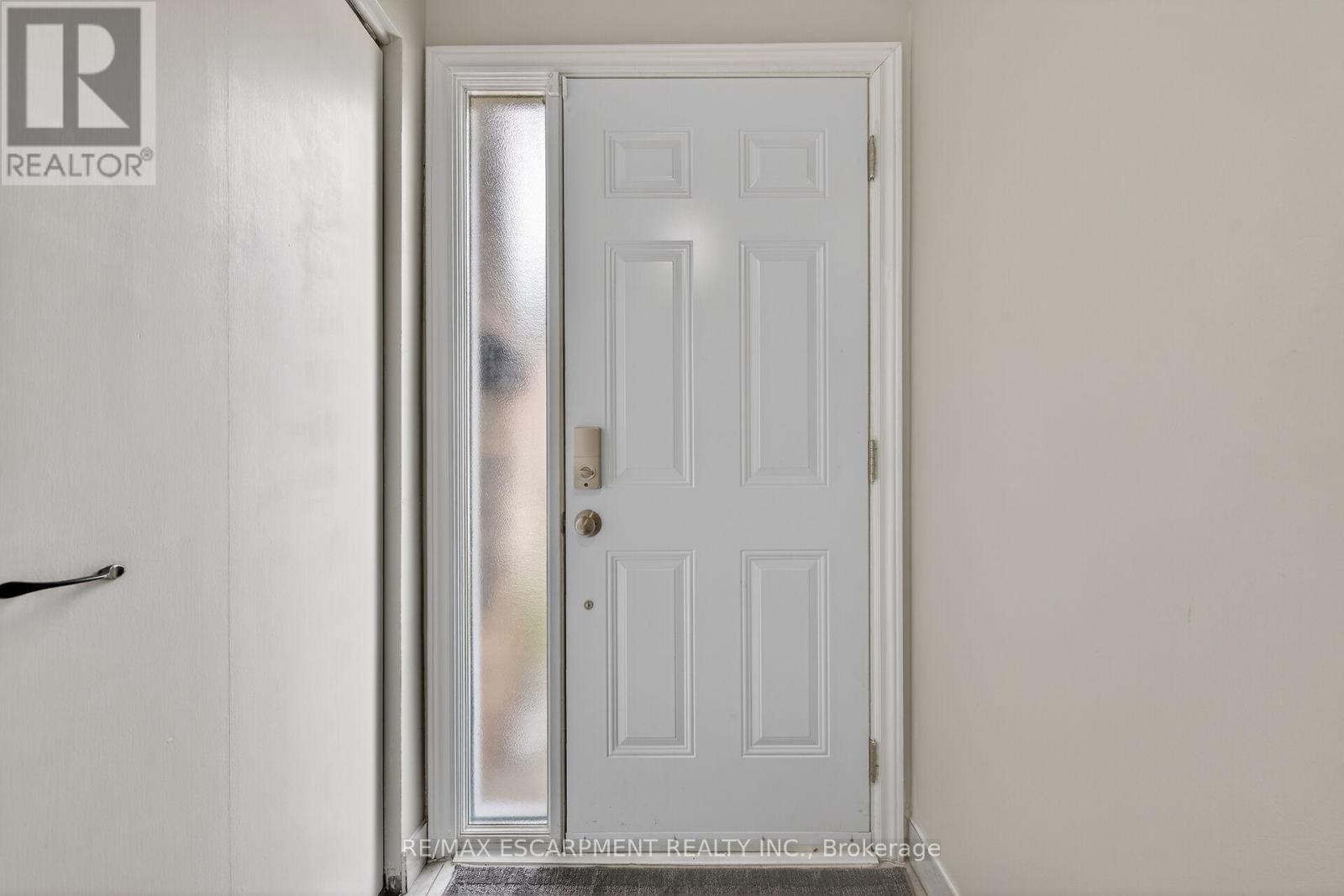 23 Rosedale Court, Hamilton (Stoney Creek), Ontario  L8B 4G1 - Photo 4 - X12892916