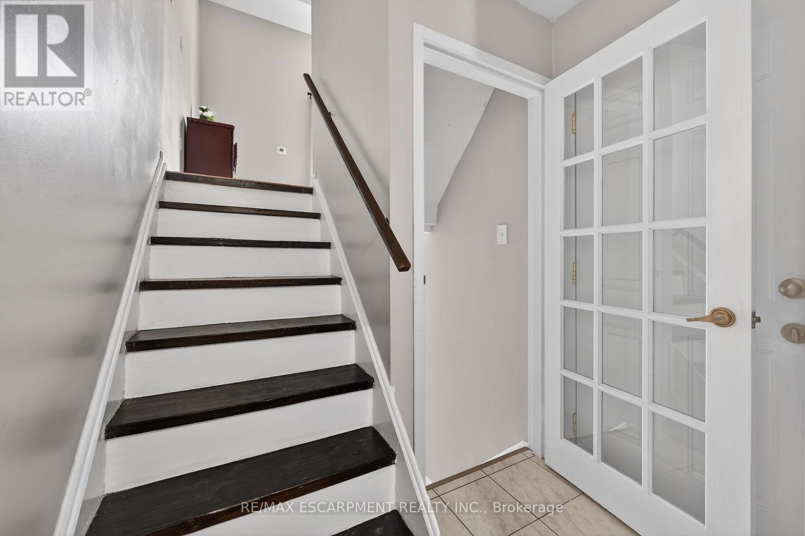 23 Rosedale Court, Hamilton (Stoney Creek), Ontario  L8B 4G1 - Photo 7 - X12892916