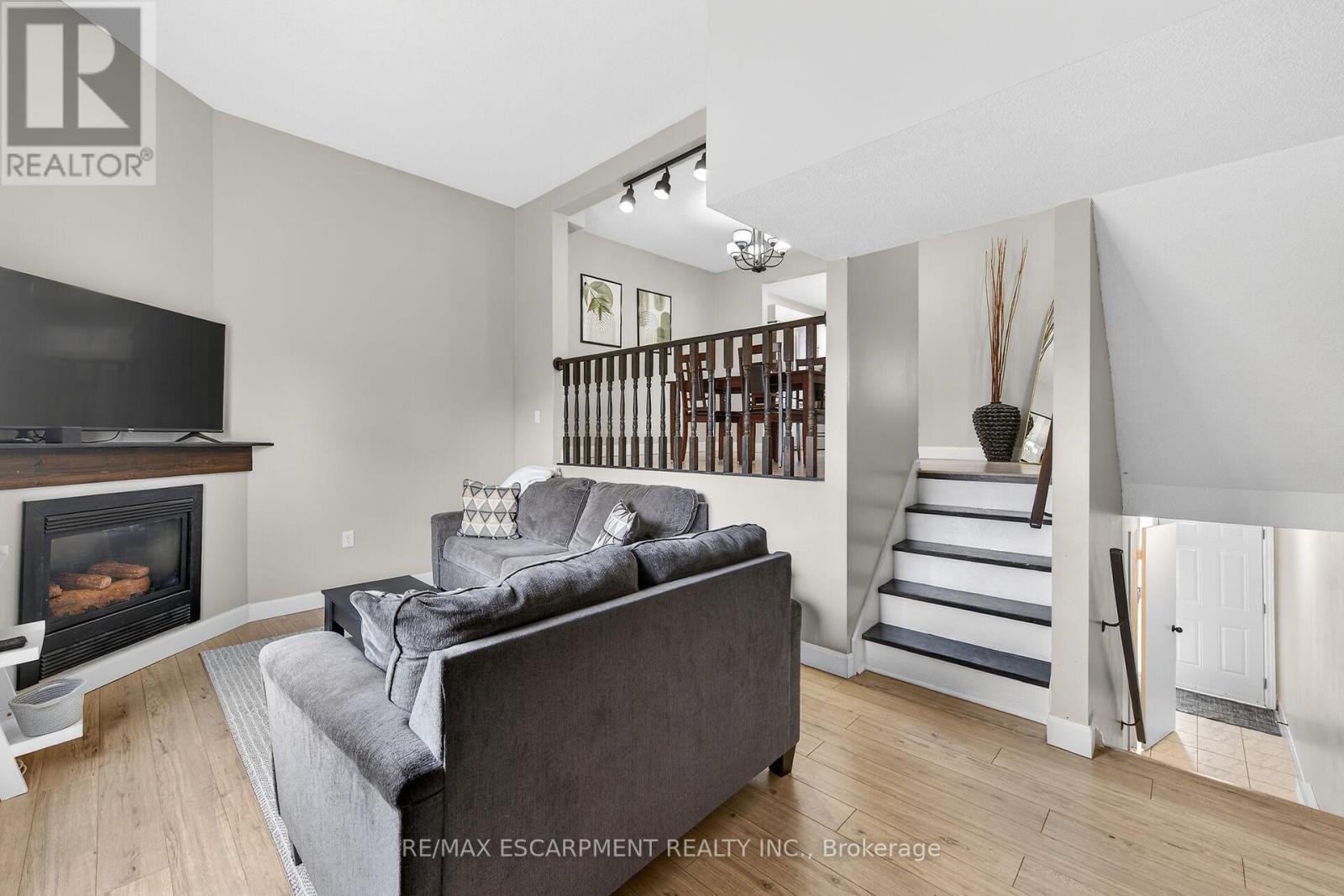 23 Rosedale Court, Hamilton (Stoney Creek), Ontario  L8B 4G1 - Photo 9 - X12892916