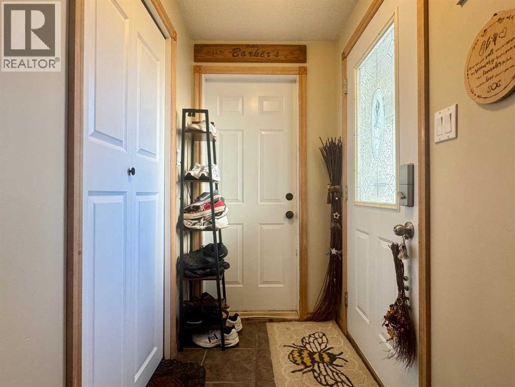 122 Mt Rundle Road W, Lethbridge, Alberta  T1K 7G1 - Photo 3 - A2289593