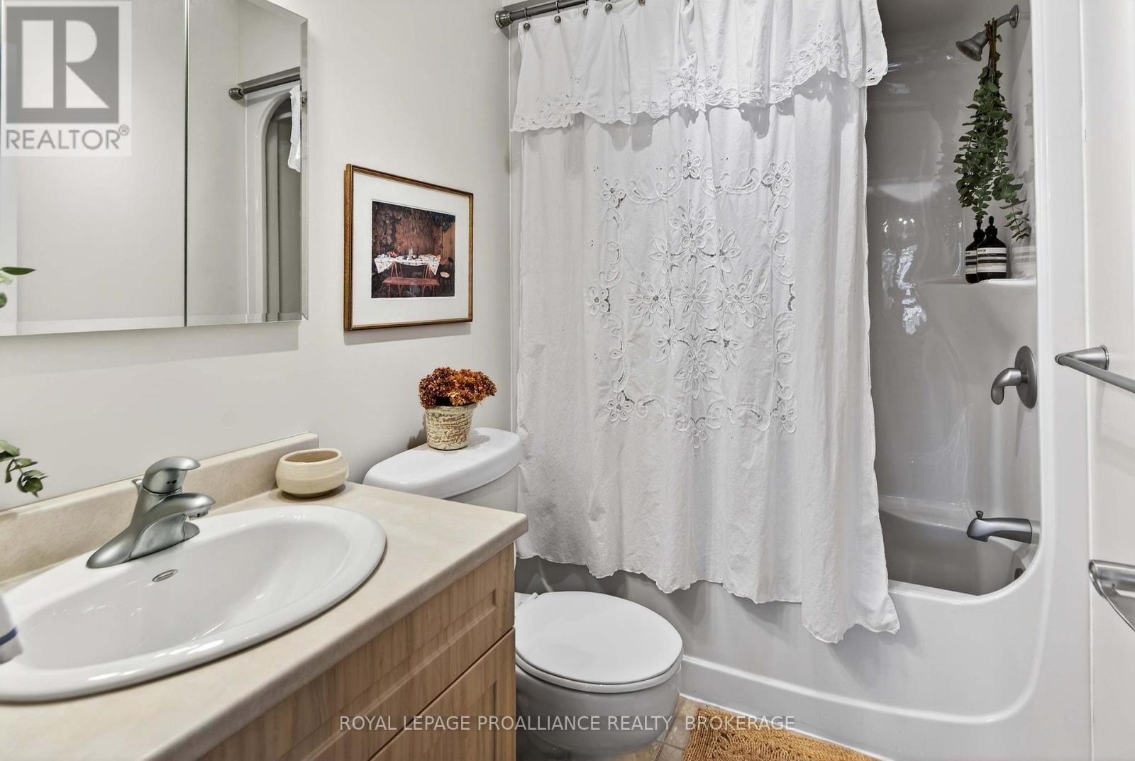 25 George Street E, Westport, Ontario  K0G 1X0 - Photo 31 - X12892940