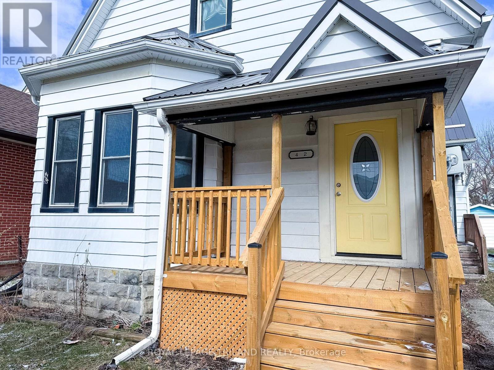 Main - 42 Erie Street, St. Thomas, Ontario  N5R 2M7 - Photo 1 - X12892942