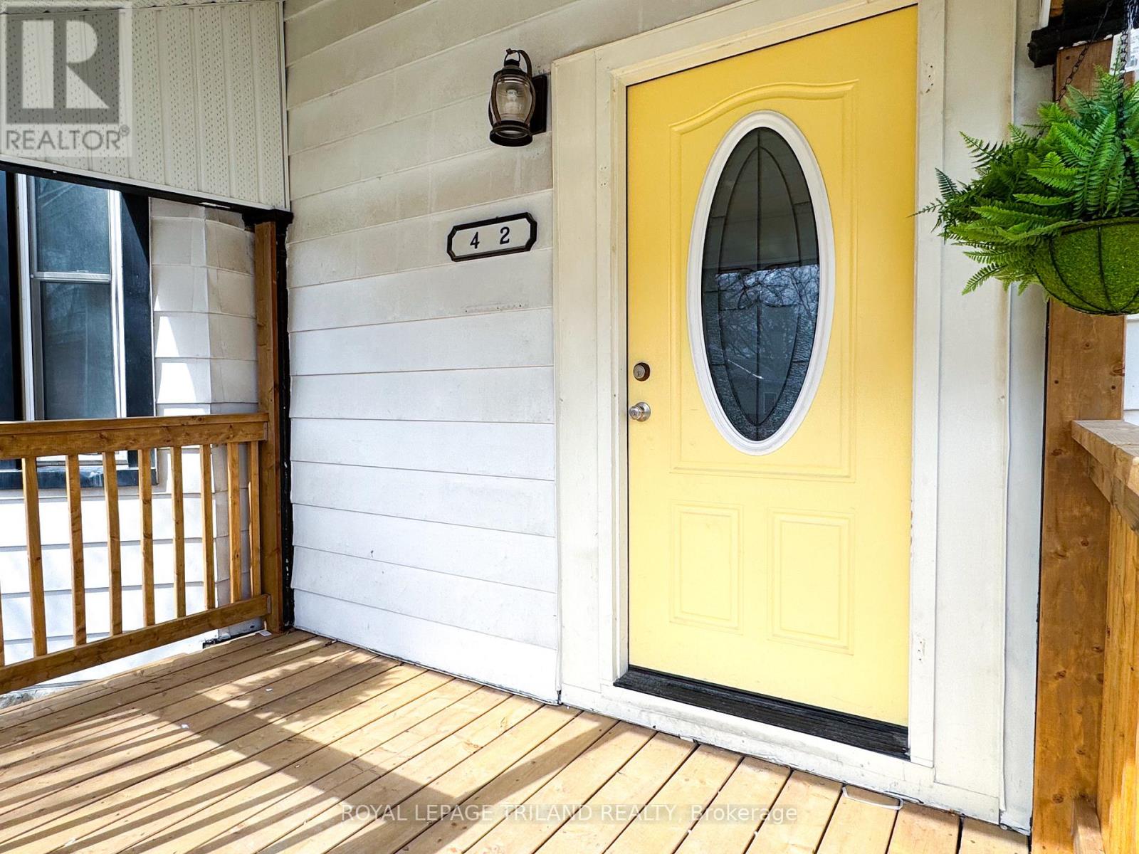 Main - 42 Erie Street, St. Thomas, Ontario  N5R 2M7 - Photo 3 - X12892942