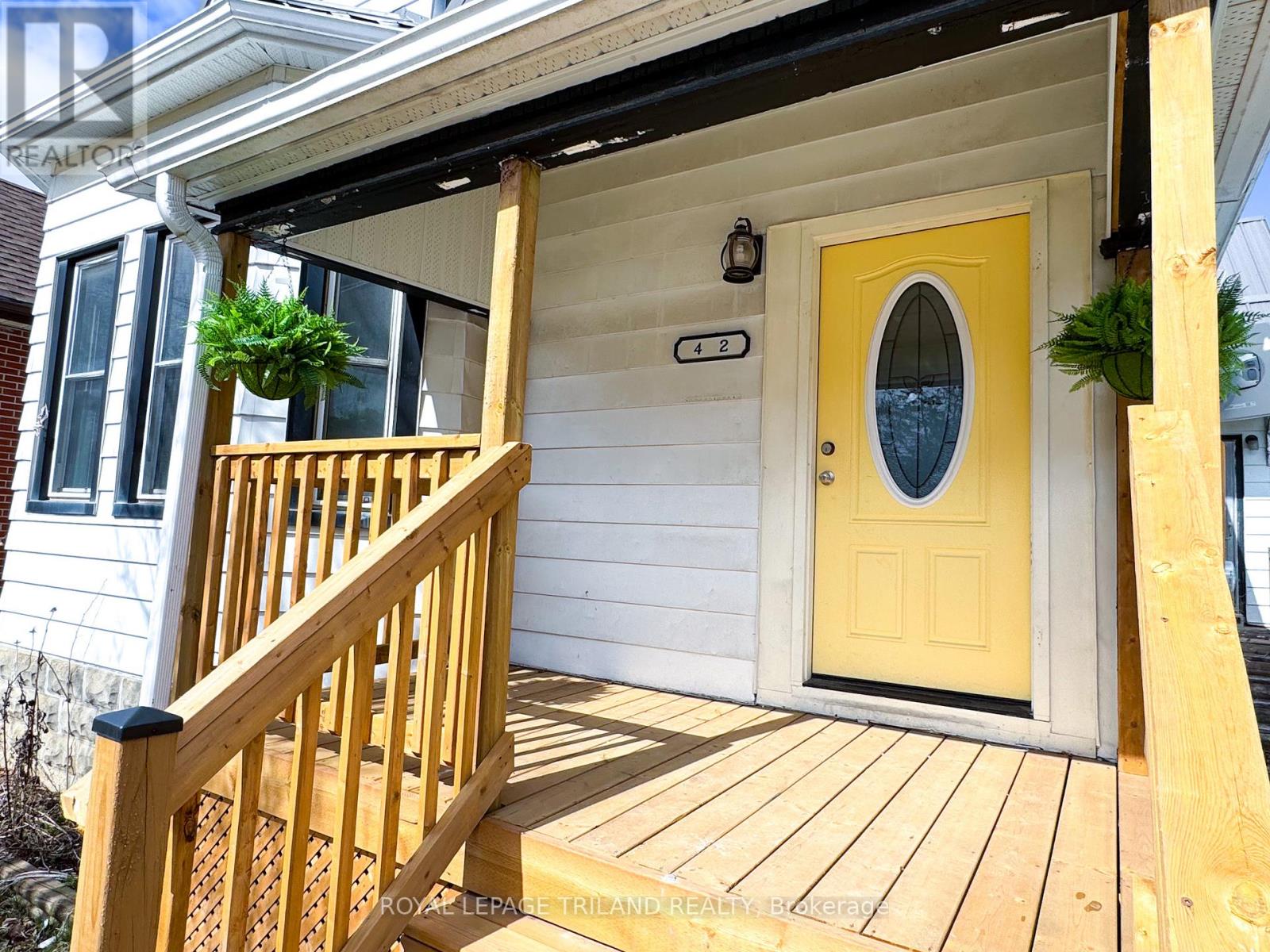 Main - 42 Erie Street, St. Thomas, Ontario  N5R 2M7 - Photo 4 - X12892942