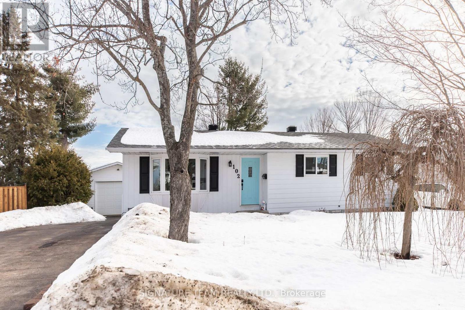 102 HEMLOCK STREET, Petawawa, Ontario