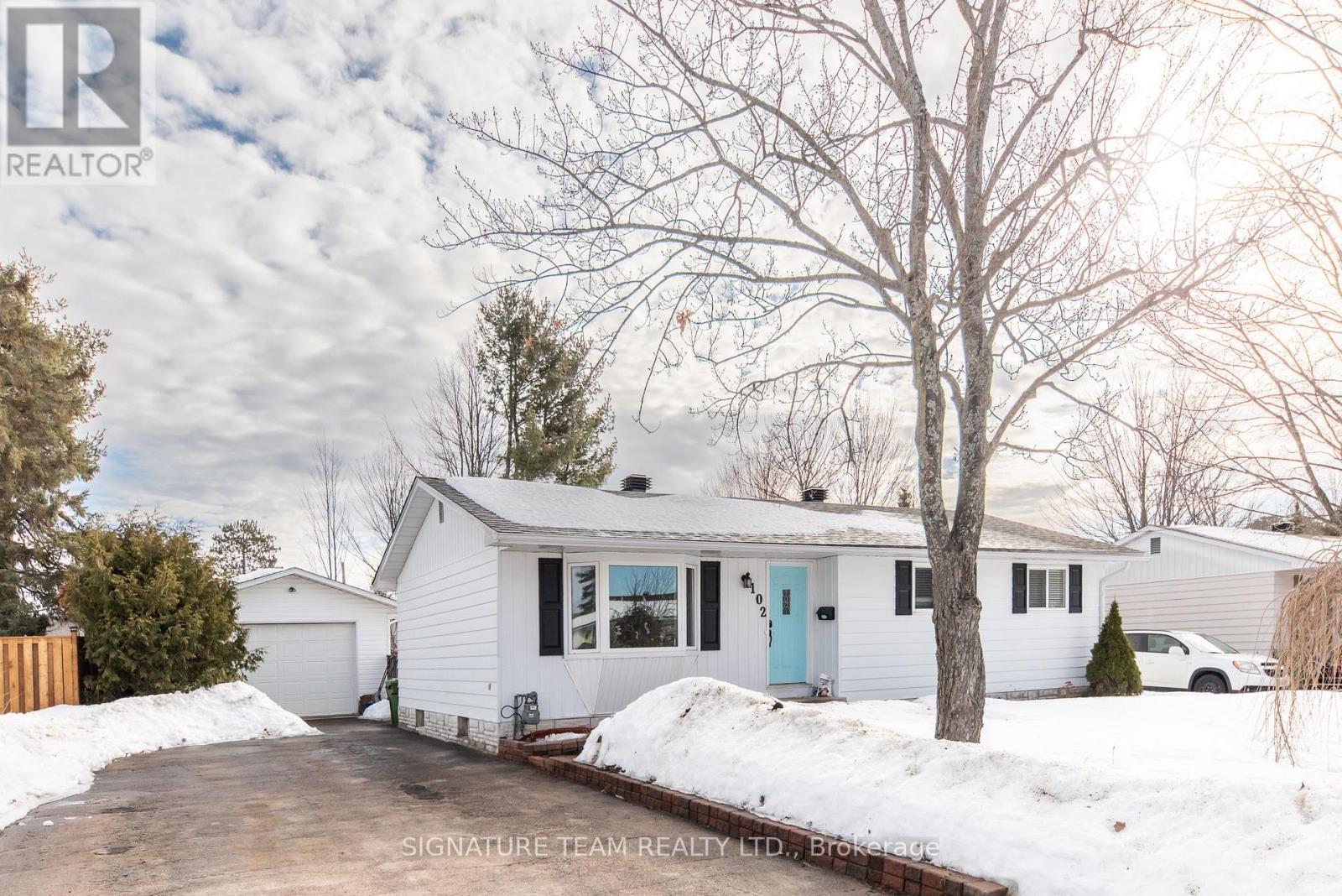 102 Hemlock Street, Petawawa, Ontario  K8H 3C2 - Photo 2 - X12893154