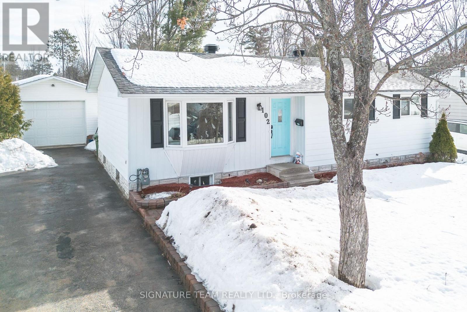 102 Hemlock Street, Petawawa, Ontario  K8H 3C2 - Photo 4 - X12893154