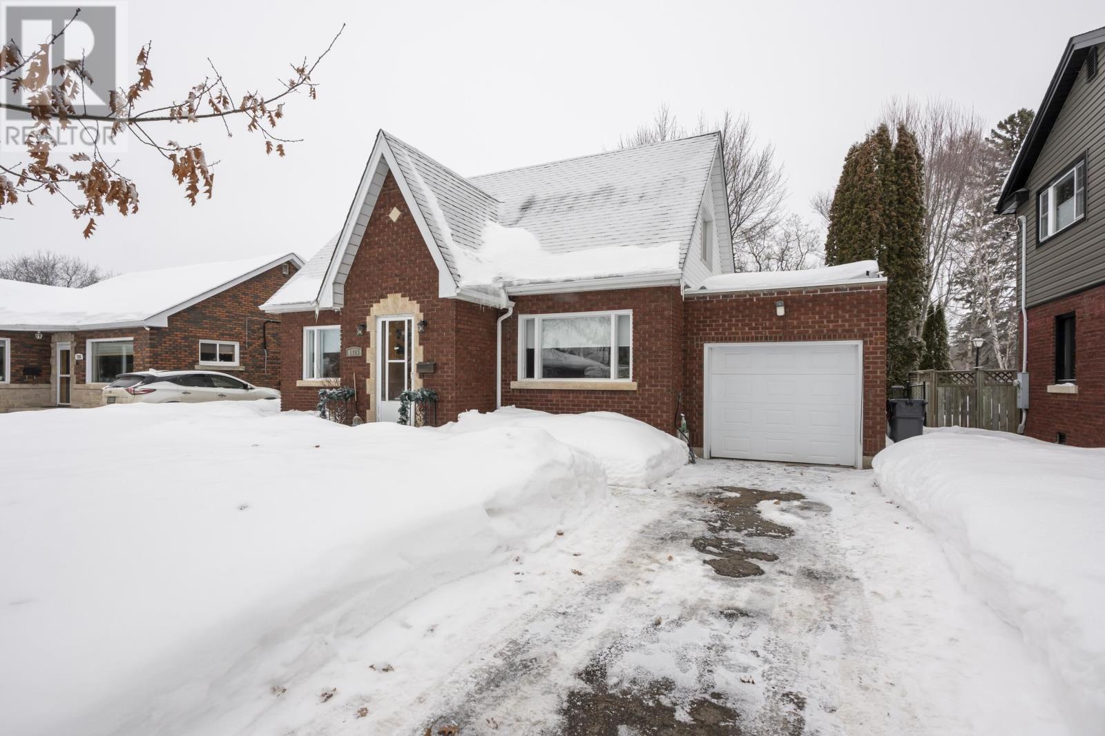 1729 Mcgregor Ave, Thunder Bay, Ontario  P7E 5E9 - Photo 2 - TB2600401