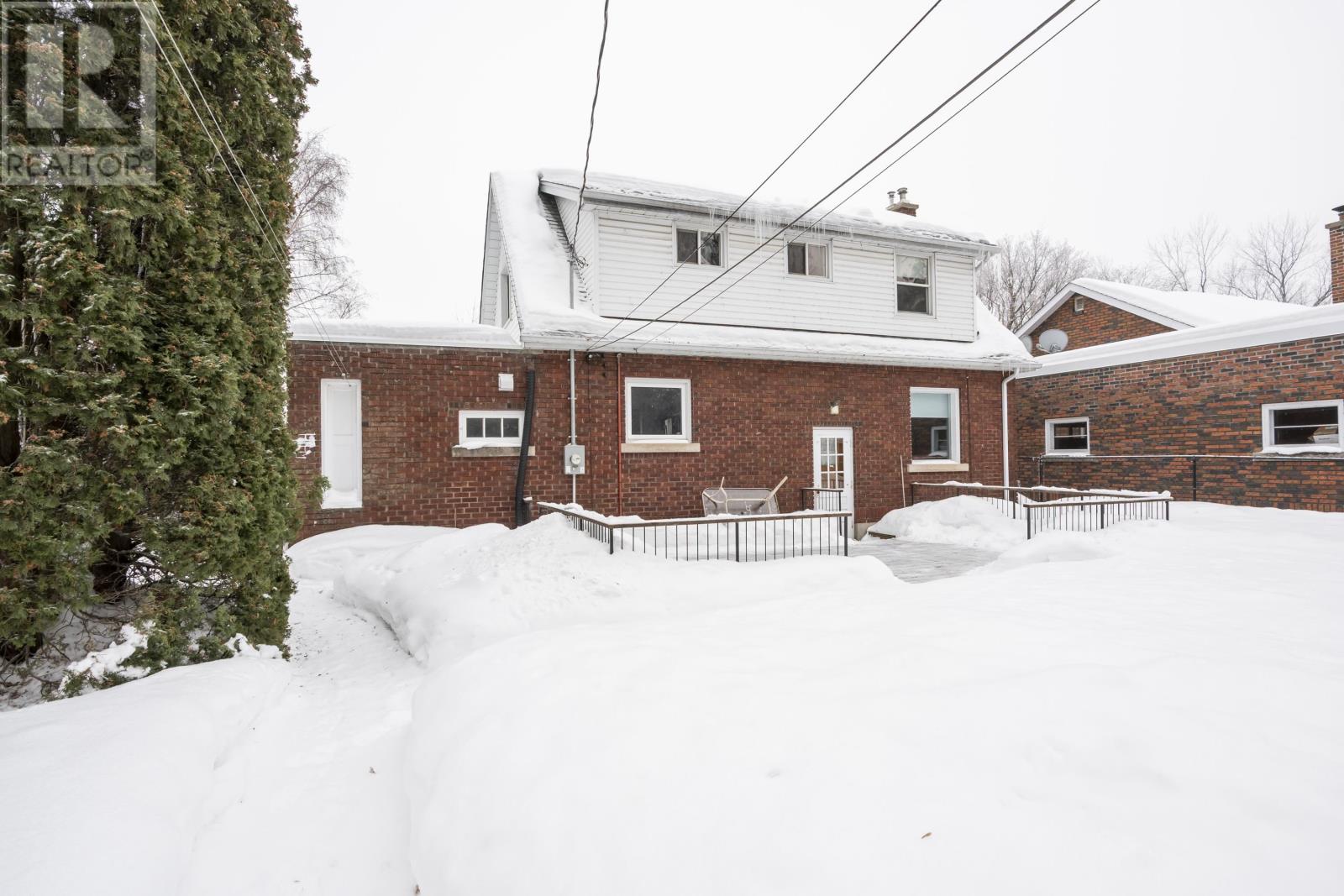 1729 Mcgregor Ave, Thunder Bay, Ontario  P7E 5E9 - Photo 4 - TB2600401