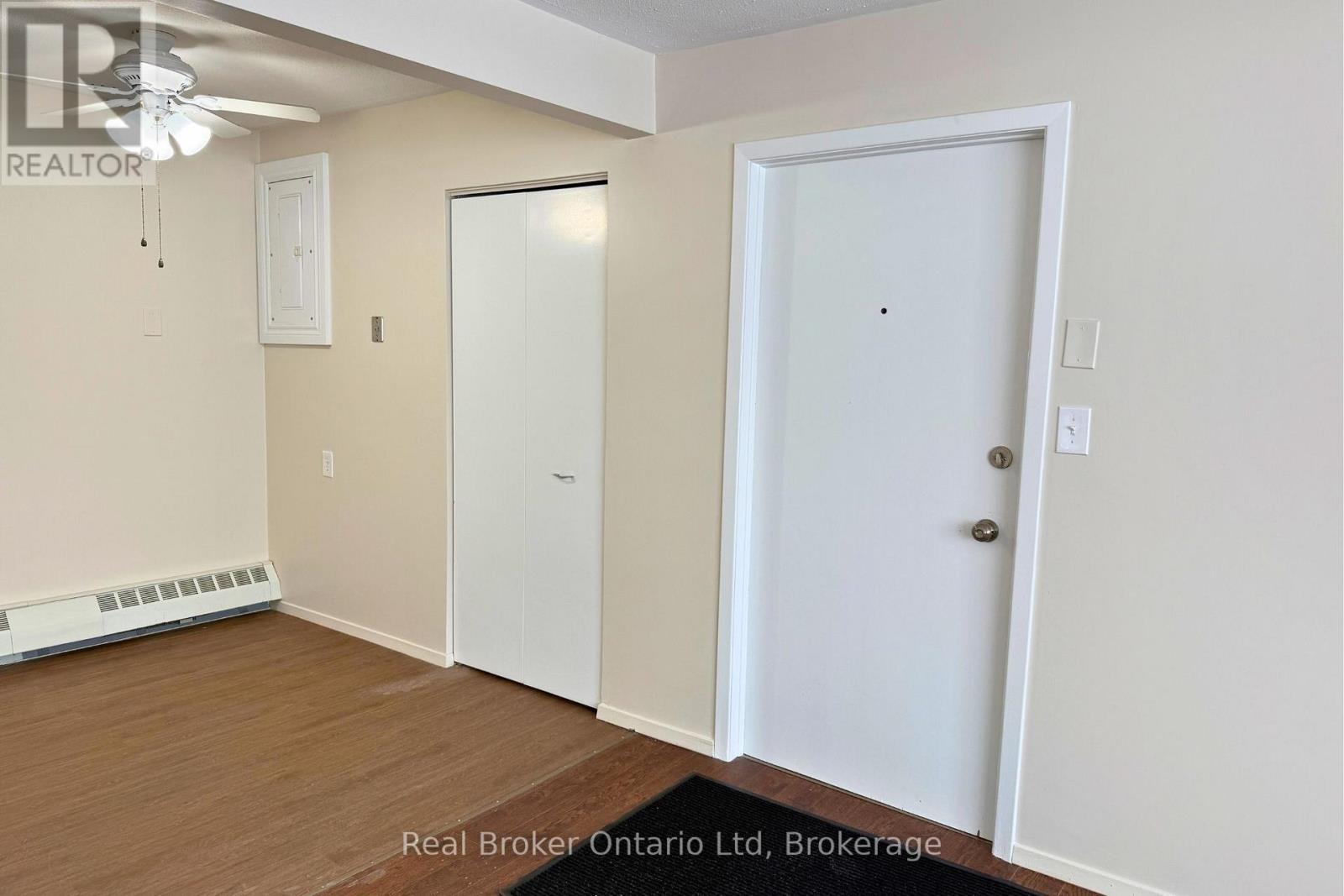 1 - 301 West Street N, Orillia, Ontario  L3V 5E1 - Photo 2 - S12892938