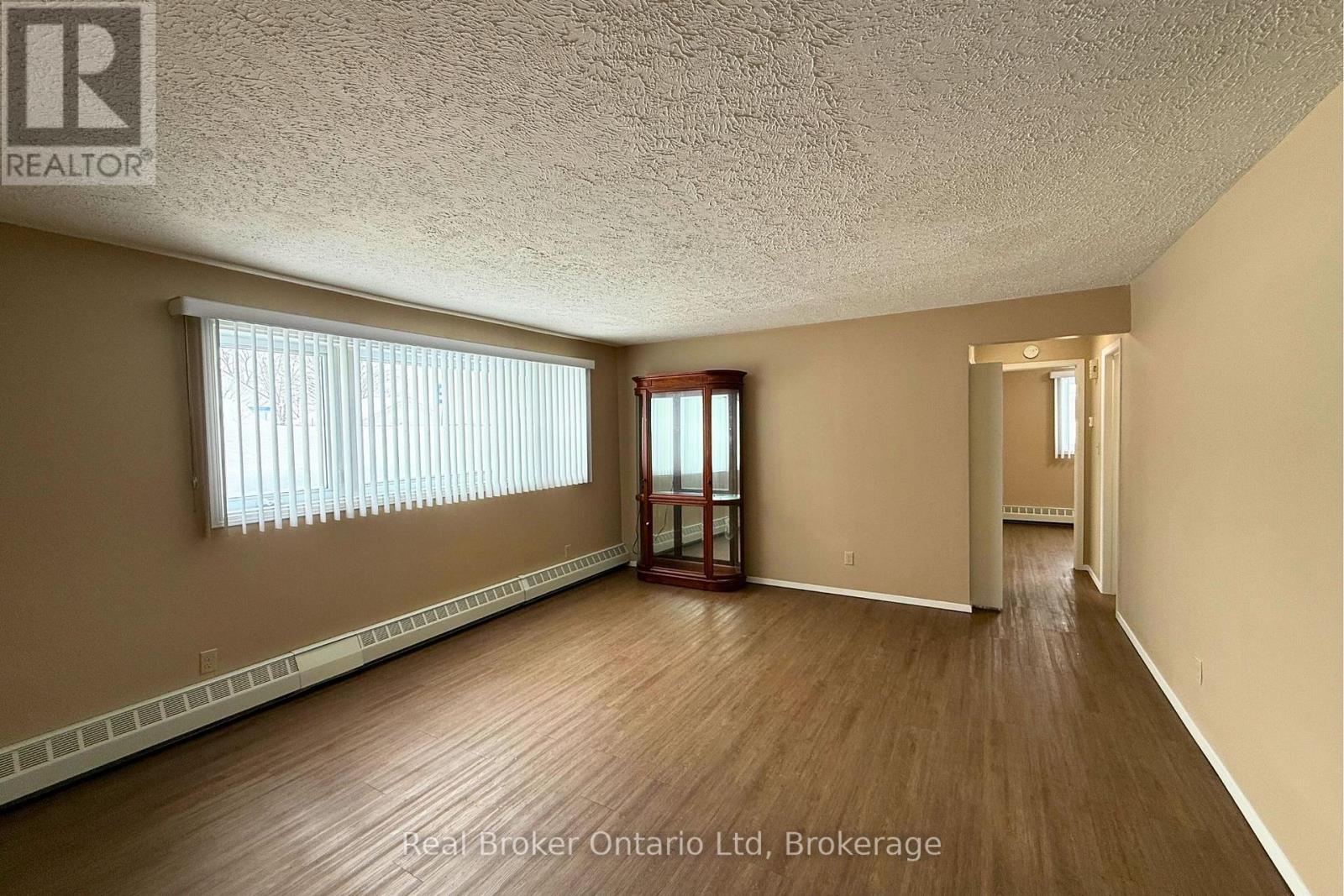 1 - 301 West Street N, Orillia, Ontario  L3V 5E1 - Photo 3 - S12892938