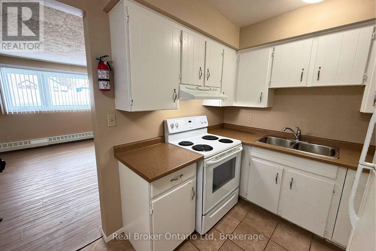 1 - 301 West Street N, Orillia, Ontario  L3V 5E1 - Photo 6 - S12892938