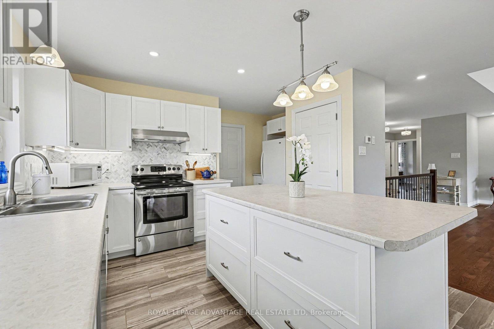 383 Menzies Munroe Side Road, Tay Valley, Ontario  K7H 3C9 - Photo 13 - X12893152