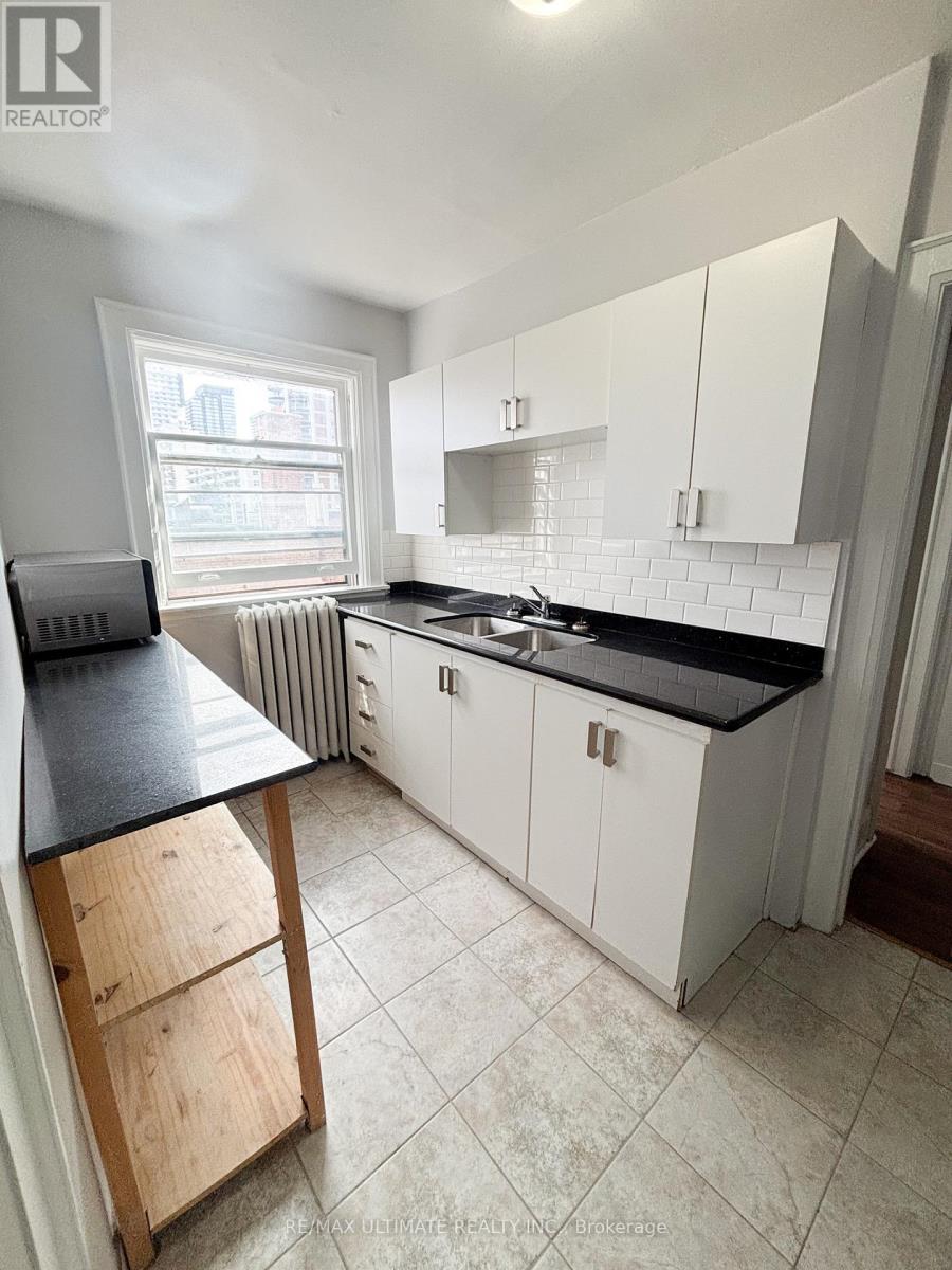 #11 - 20 Roselawn Avenue, Toronto, Ontario  M4R 1E4 - Photo 3 - C12892996