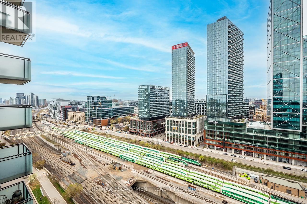 2501 - 25 Telegram Mews, Toronto, Ontario  M5V 3Z1 - Photo 17 - C12893010