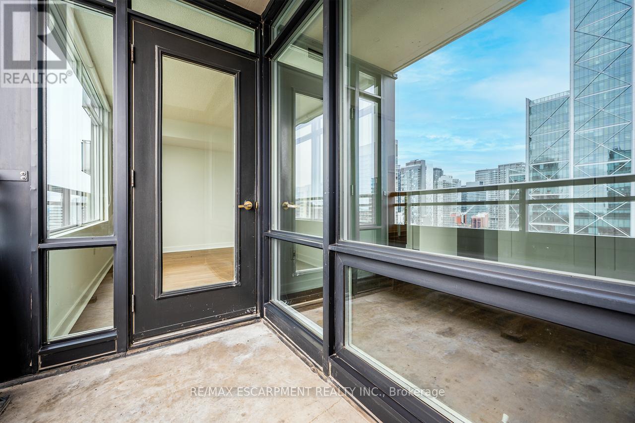 2501 - 25 Telegram Mews, Toronto, Ontario  M5V 3Z1 - Photo 18 - C12893010