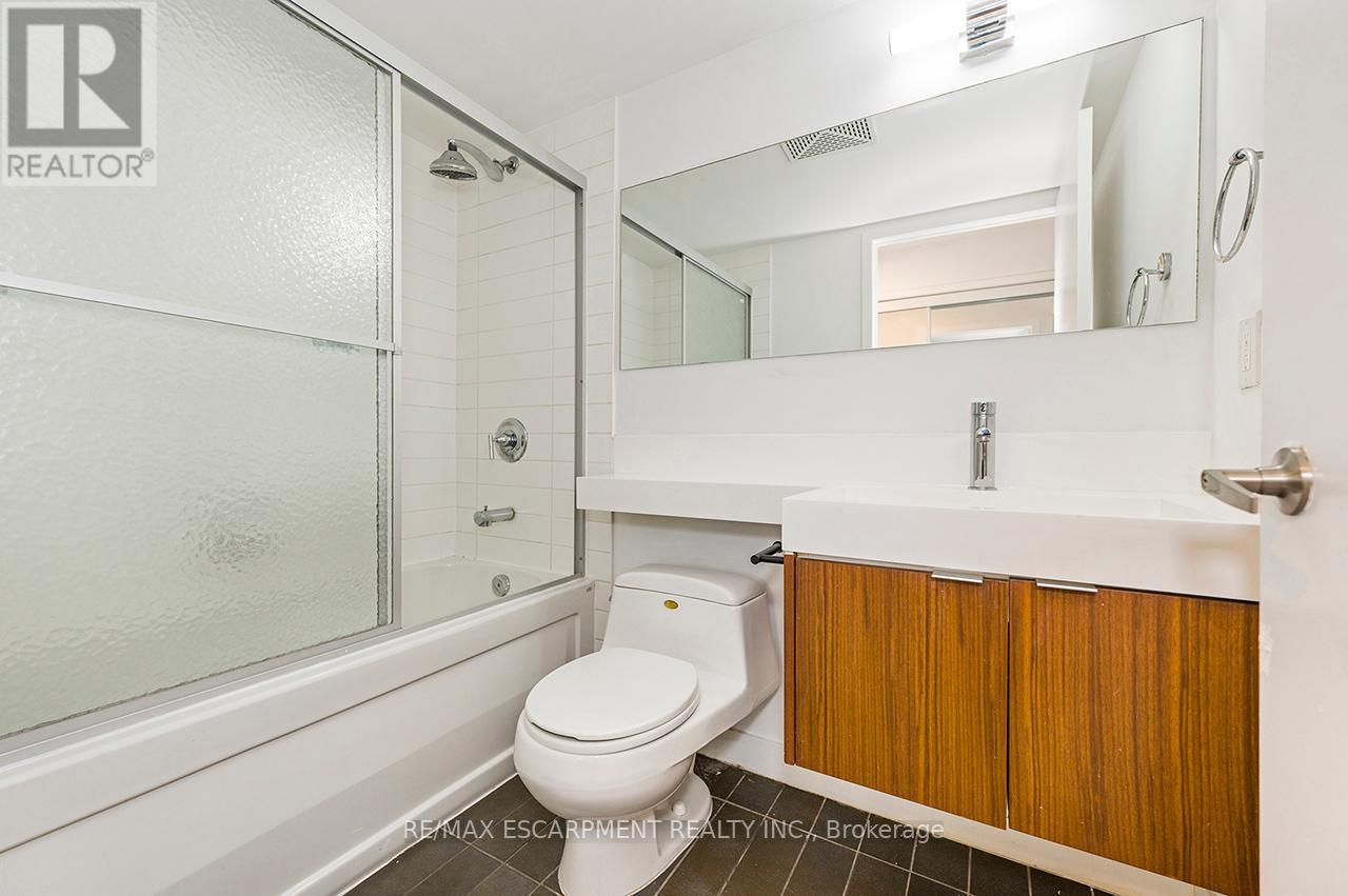 2501 - 25 Telegram Mews, Toronto, Ontario  M5V 3Z1 - Photo 27 - C12893010