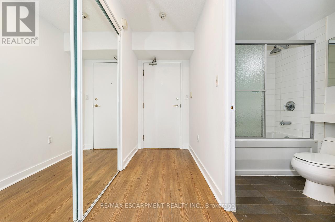 2501 - 25 Telegram Mews, Toronto, Ontario  M5V 3Z1 - Photo 28 - C12893010