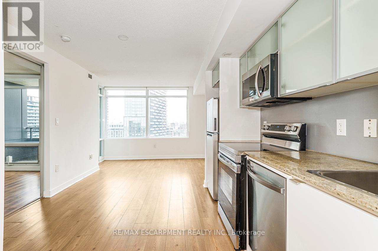 2501 - 25 Telegram Mews, Toronto, Ontario  M5V 3Z1 - Photo 6 - C12893010