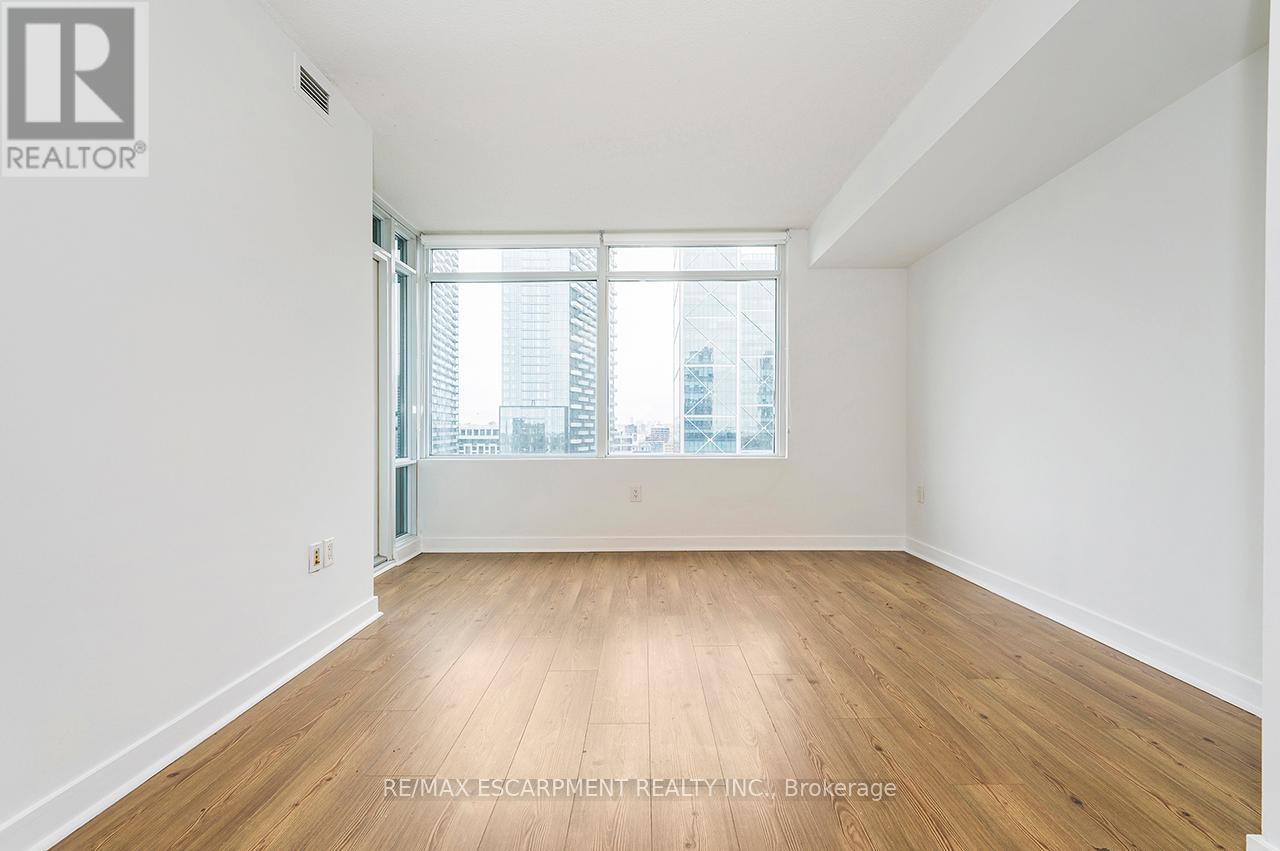 2501 - 25 Telegram Mews, Toronto, Ontario  M5V 3Z1 - Photo 8 - C12893010