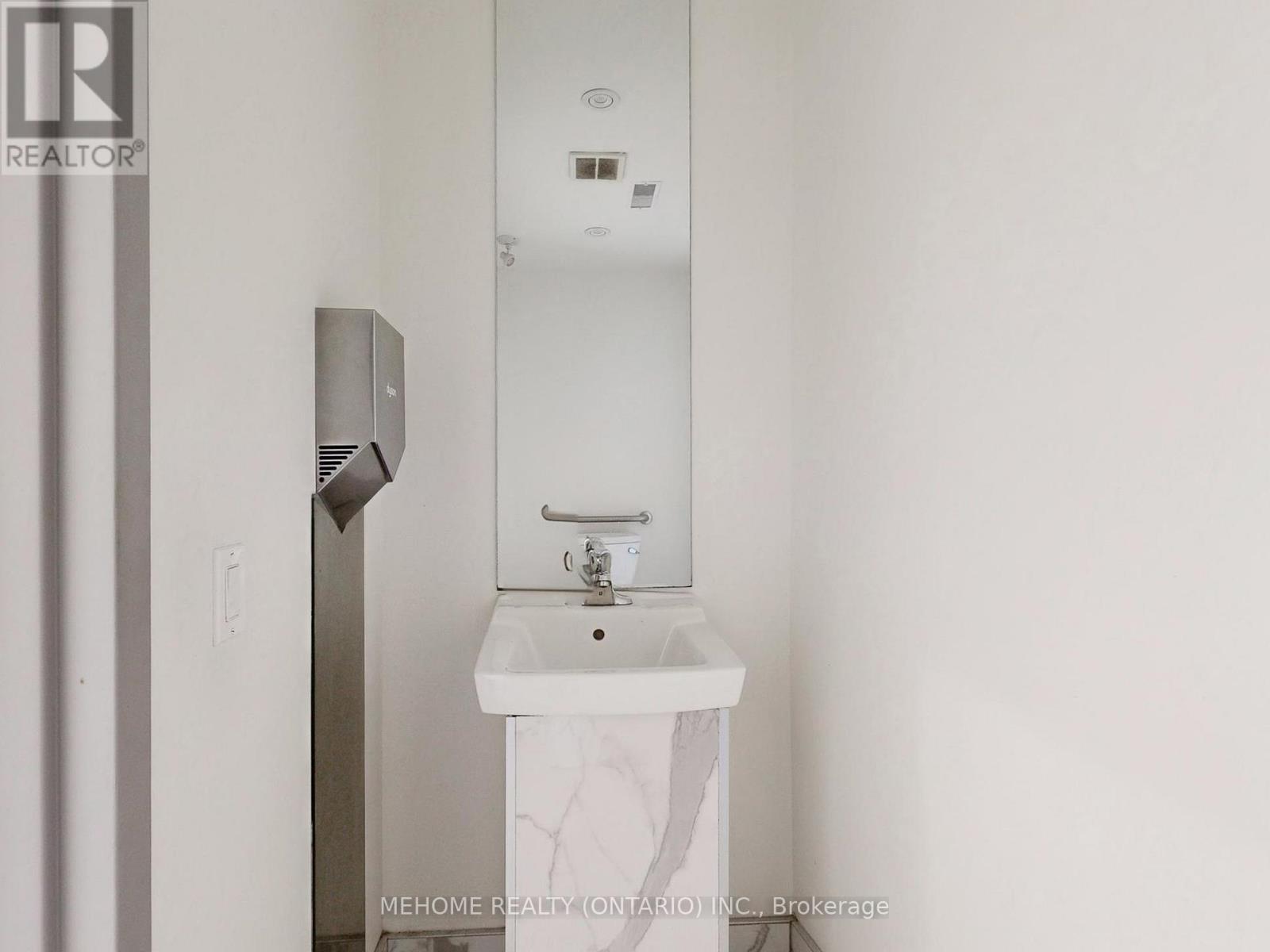 406 Summerhill Avenue, Toronto, Ontario  M4W 2B4 - Photo 13 - C12893076