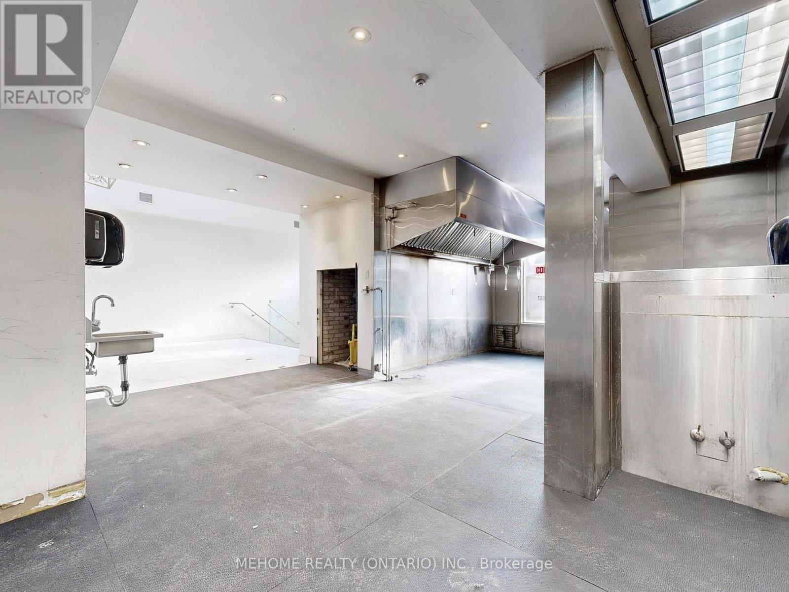 406 Summerhill Avenue, Toronto, Ontario  M4W 2B4 - Photo 17 - C12893076