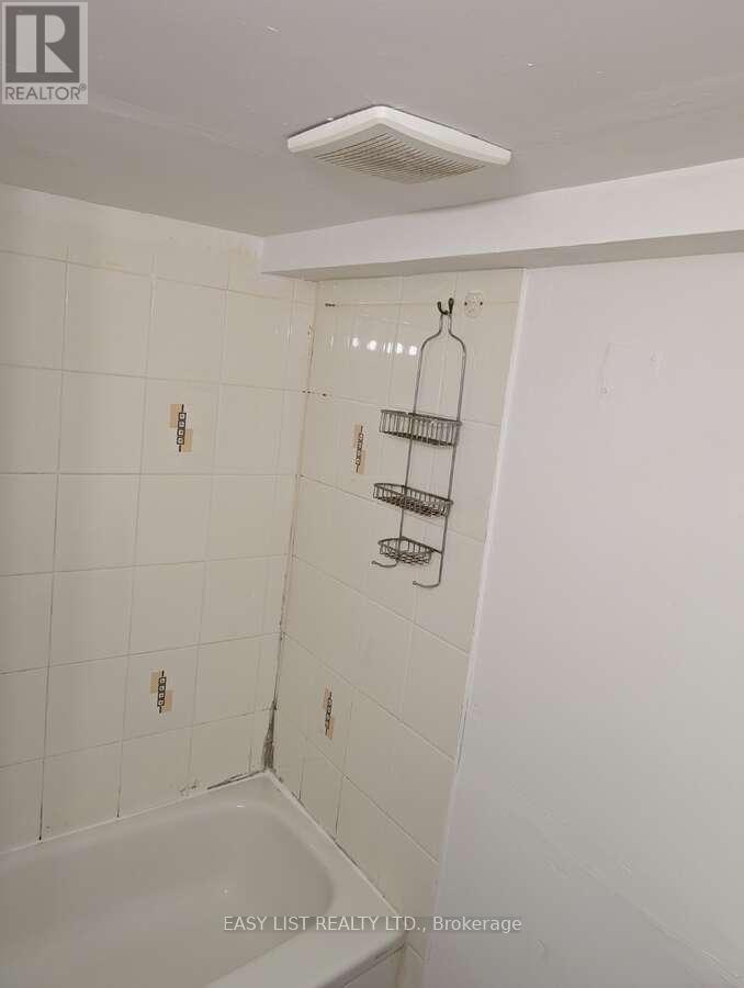 21 Patricia Avenue, Toronto, Ontario  M2M 1H9 - Photo 8 - C12893136