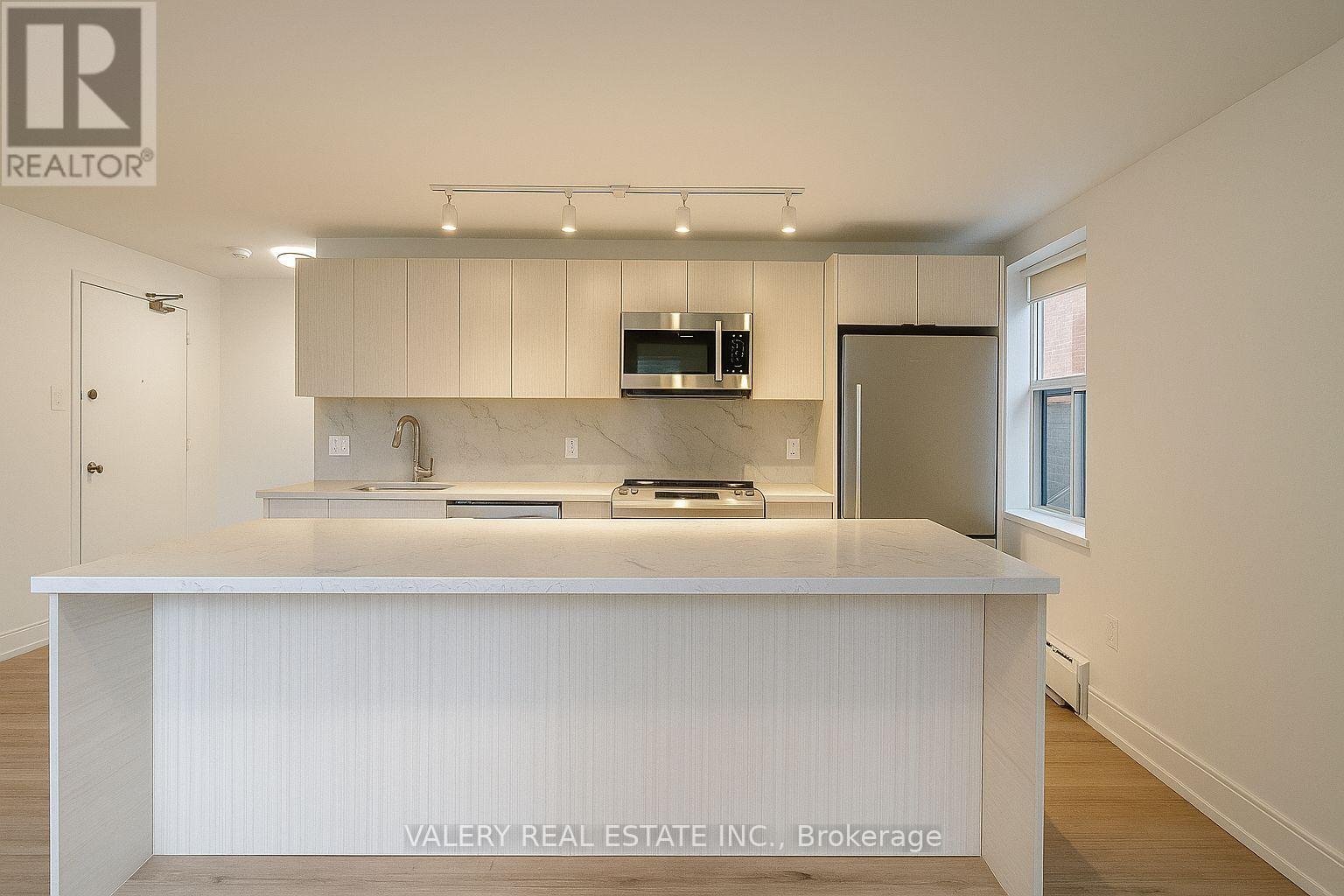 109 - 111 Cosburn Avenue, Toronto, Ontario  M4J 2L1 - Photo 2 - E12893062