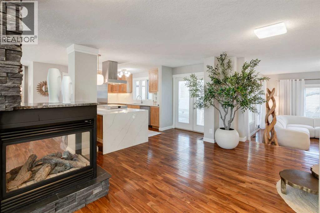 38 Lissington Drive SW, Calgary, Alberta  T3E 5E1 - Photo 4 - A2292493